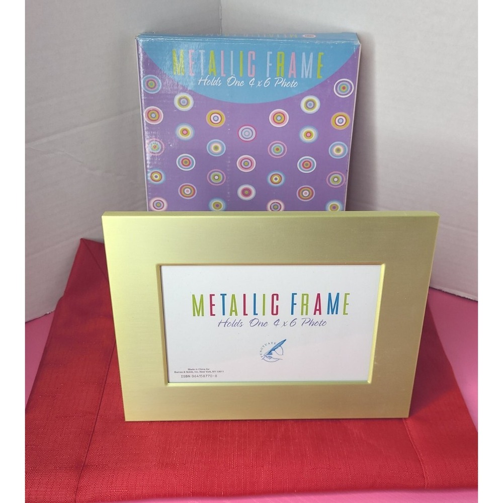 PUNCTUATE MAGNETIC PHOTO FRAME  4"x 6" LIME GREEN MAGNETIC PICTURE HOLDER Locker